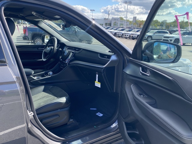 new 2025 Jeep Grand Cherokee car, priced at $39,795