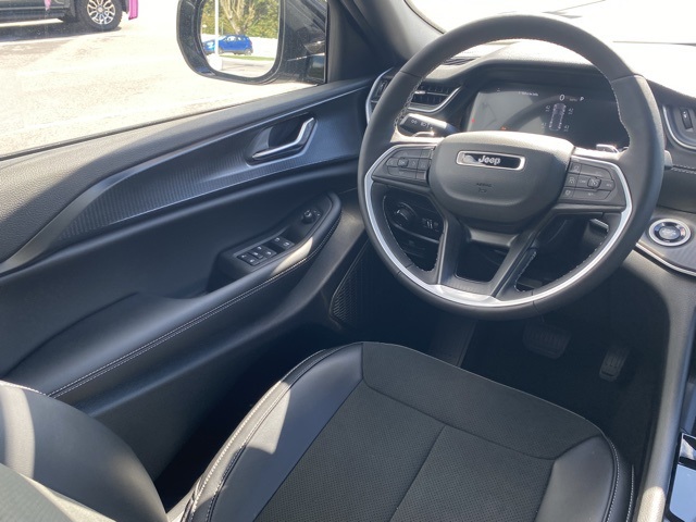 new 2025 Jeep Grand Cherokee car, priced at $39,795