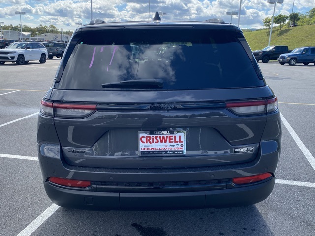 new 2025 Jeep Grand Cherokee car, priced at $39,795