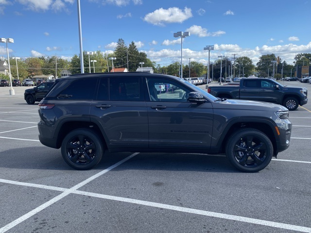 new 2025 Jeep Grand Cherokee car, priced at $39,795
