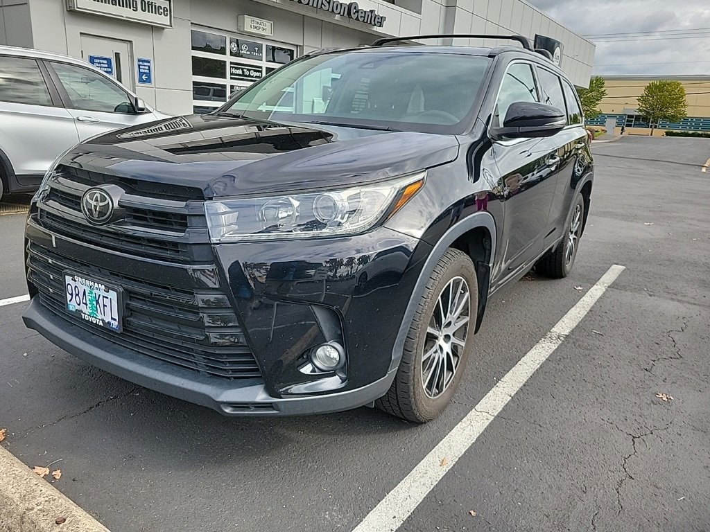 used 2017 Toyota Highlander car