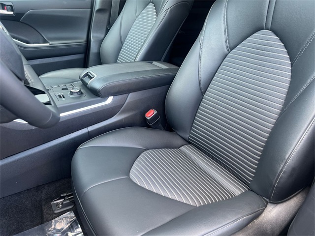 used 2023 Toyota Highlander car, priced at $40,911