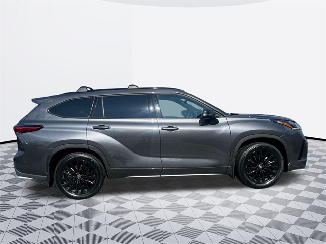 used 2023 Toyota Highlander car, priced at $40,911