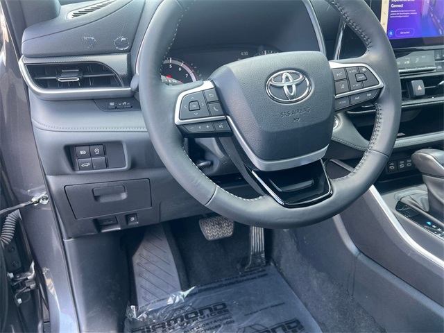 used 2023 Toyota Highlander car, priced at $40,911