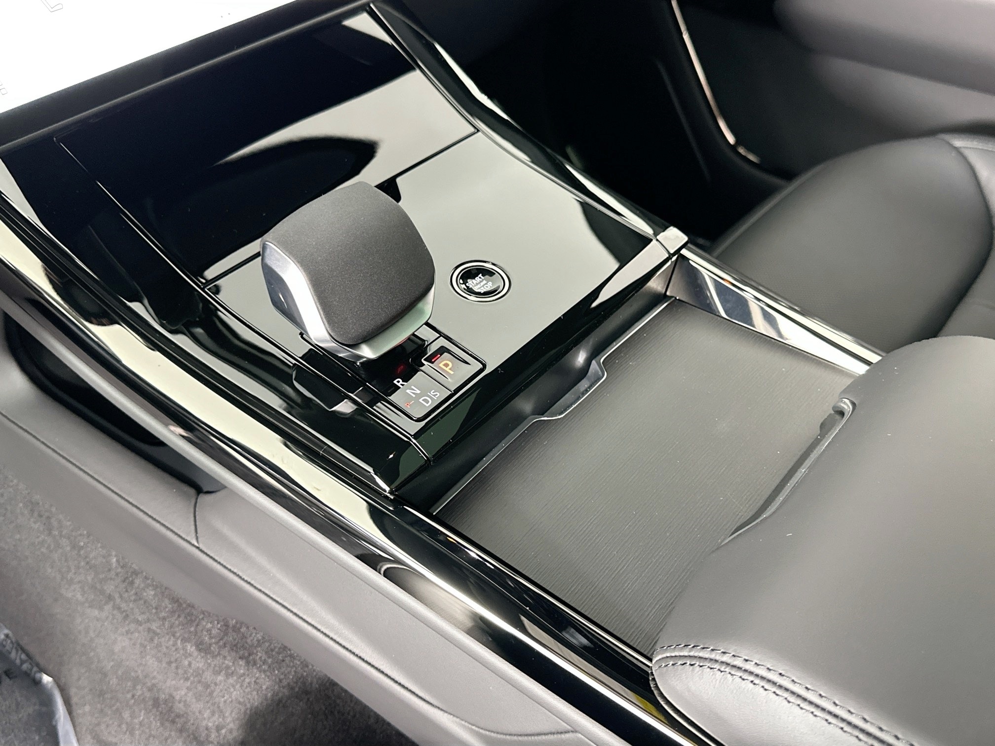 new 2025 Land Rover Range Rover Sport car, priced at $104,785