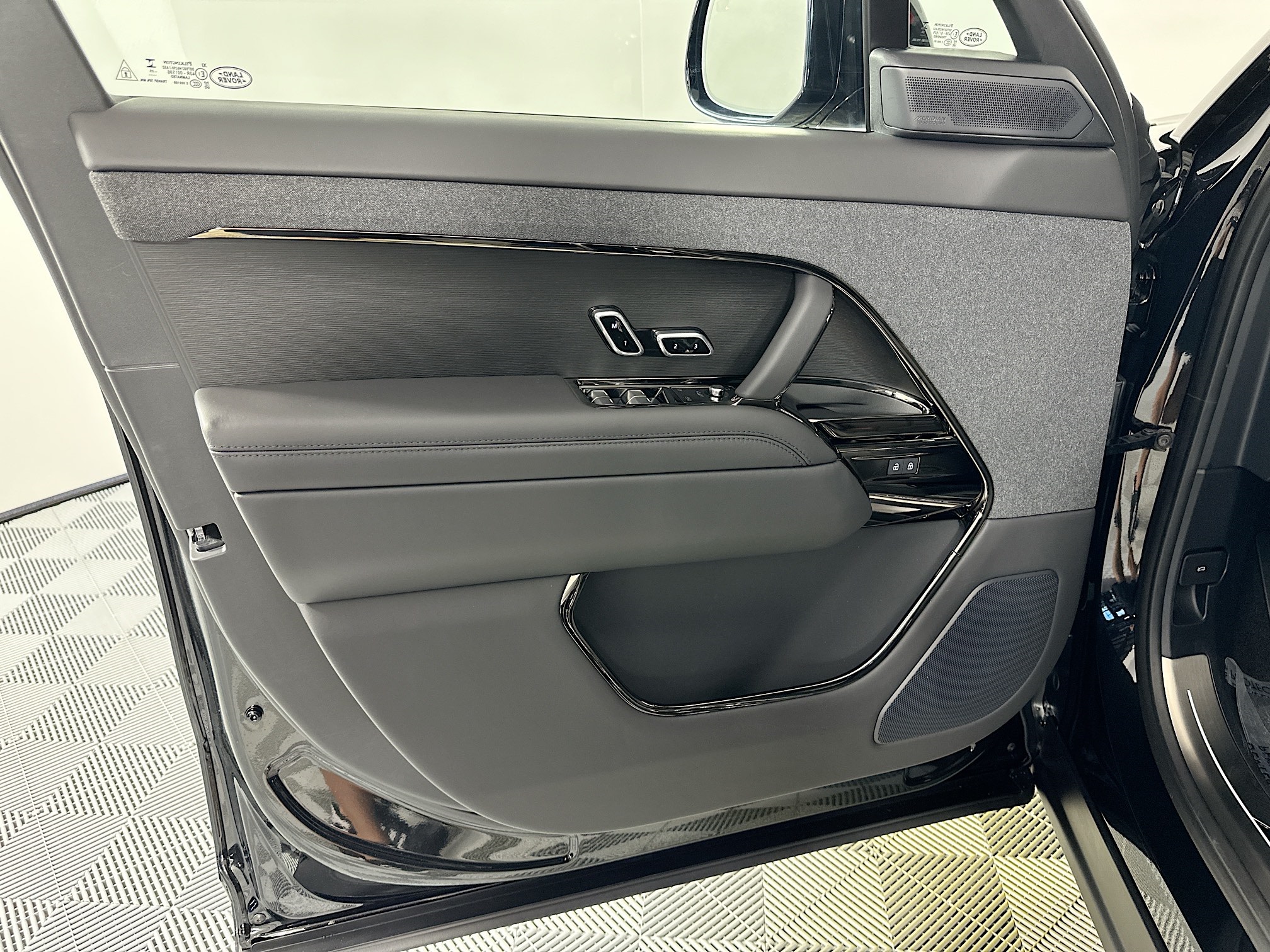 new 2025 Land Rover Range Rover Sport car, priced at $104,785