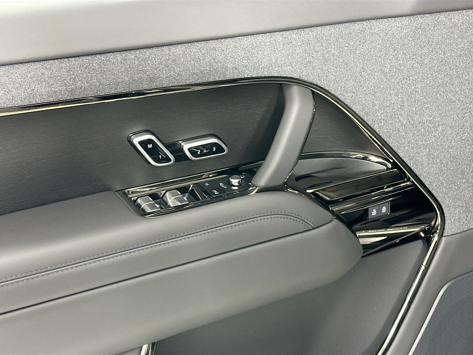 new 2025 Land Rover Range Rover Sport car, priced at $104,785