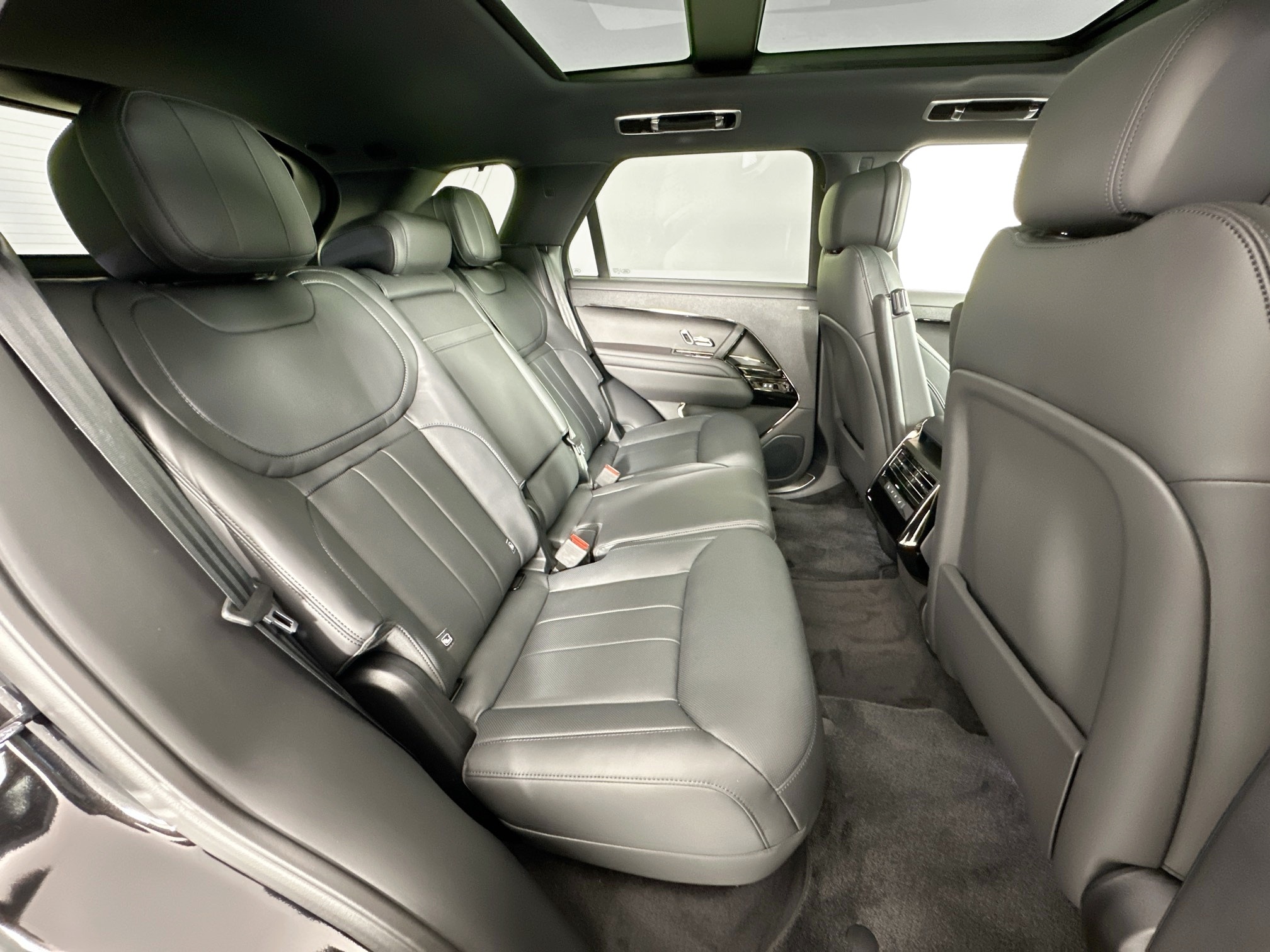 new 2025 Land Rover Range Rover Sport car, priced at $104,785
