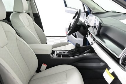 new 2025 Kia Sorento car, priced at $35,461