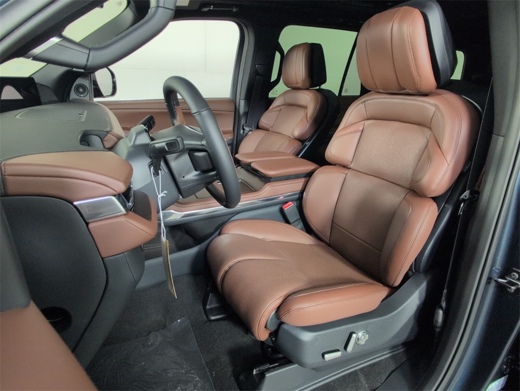 new 2025 Lincoln Navigator car, priced at $103,412
