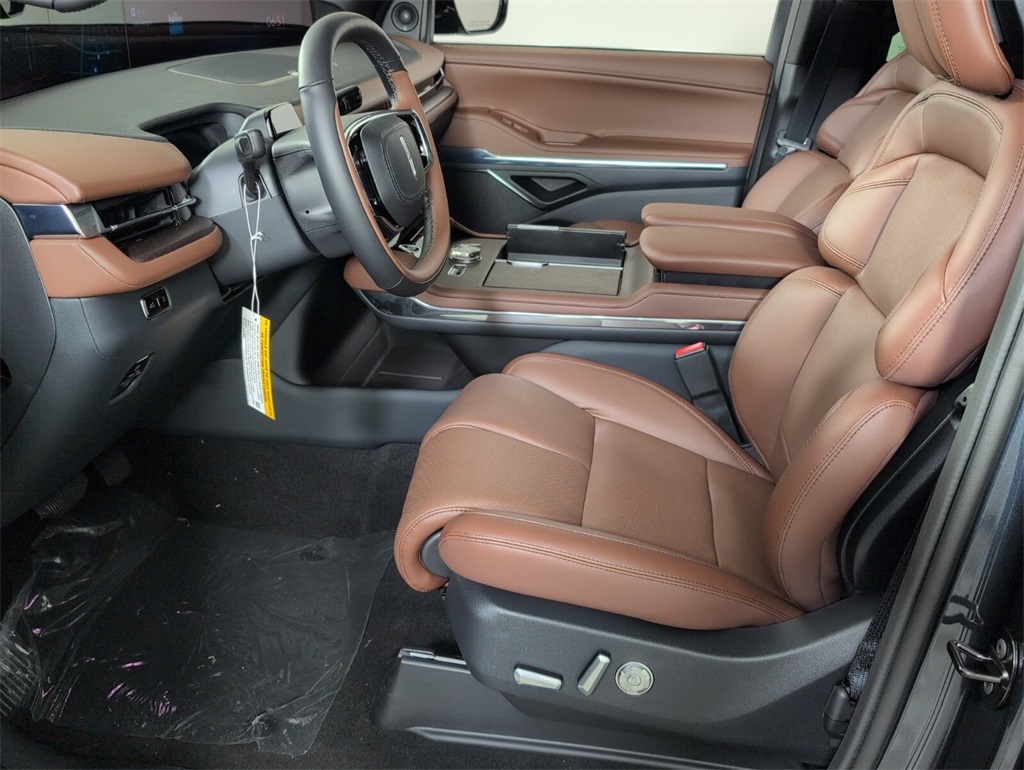 new 2025 Lincoln Navigator car, priced at $103,412