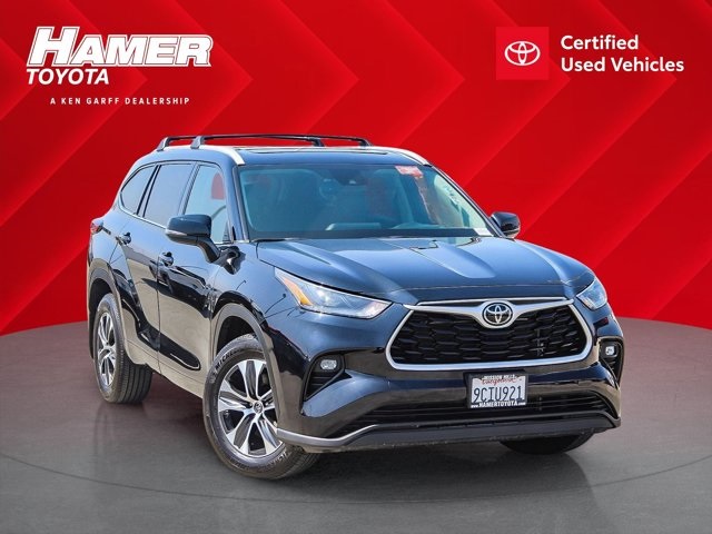 used 2022 Toyota Highlander car, priced at $34,592