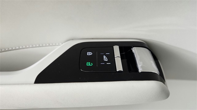 new 2025 Volvo EX90 car, priced at $86,290