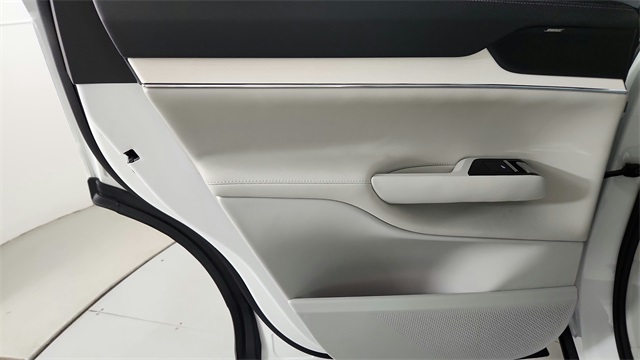 new 2025 Volvo EX90 car, priced at $86,290