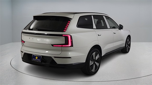 new 2025 Volvo EX90 car, priced at $86,290
