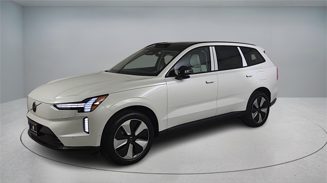 new 2025 Volvo EX90 car, priced at $86,290