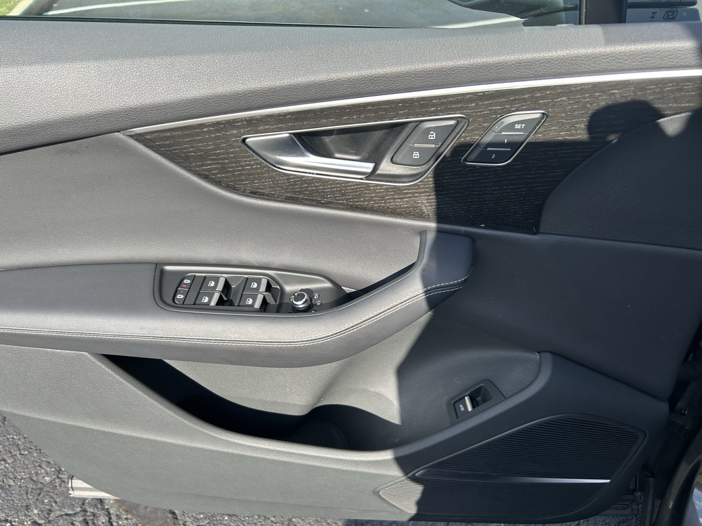 used 2025 Audi Q7 car, priced at $56,417