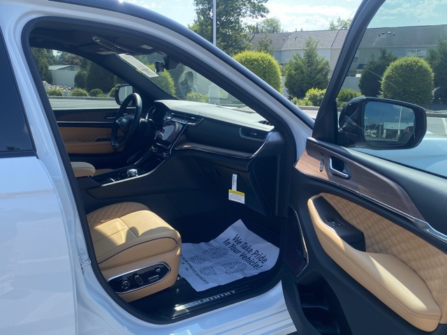 new 2025 Jeep Grand Cherokee car, priced at $52,354