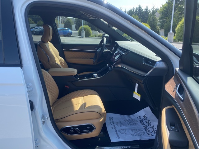 new 2025 Jeep Grand Cherokee car, priced at $52,354