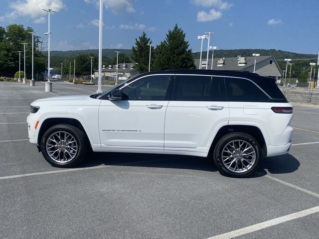 new 2025 Jeep Grand Cherokee car, priced at $52,354