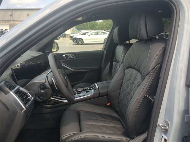 new 2026 BMW X7 car, priced at $100,730