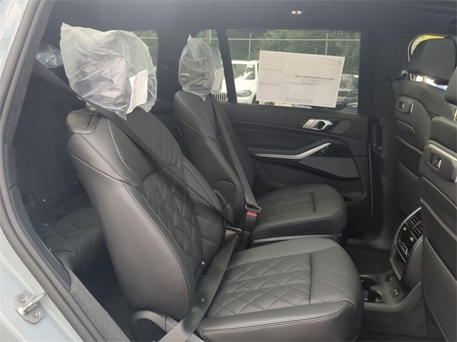 new 2026 BMW X7 car, priced at $100,730