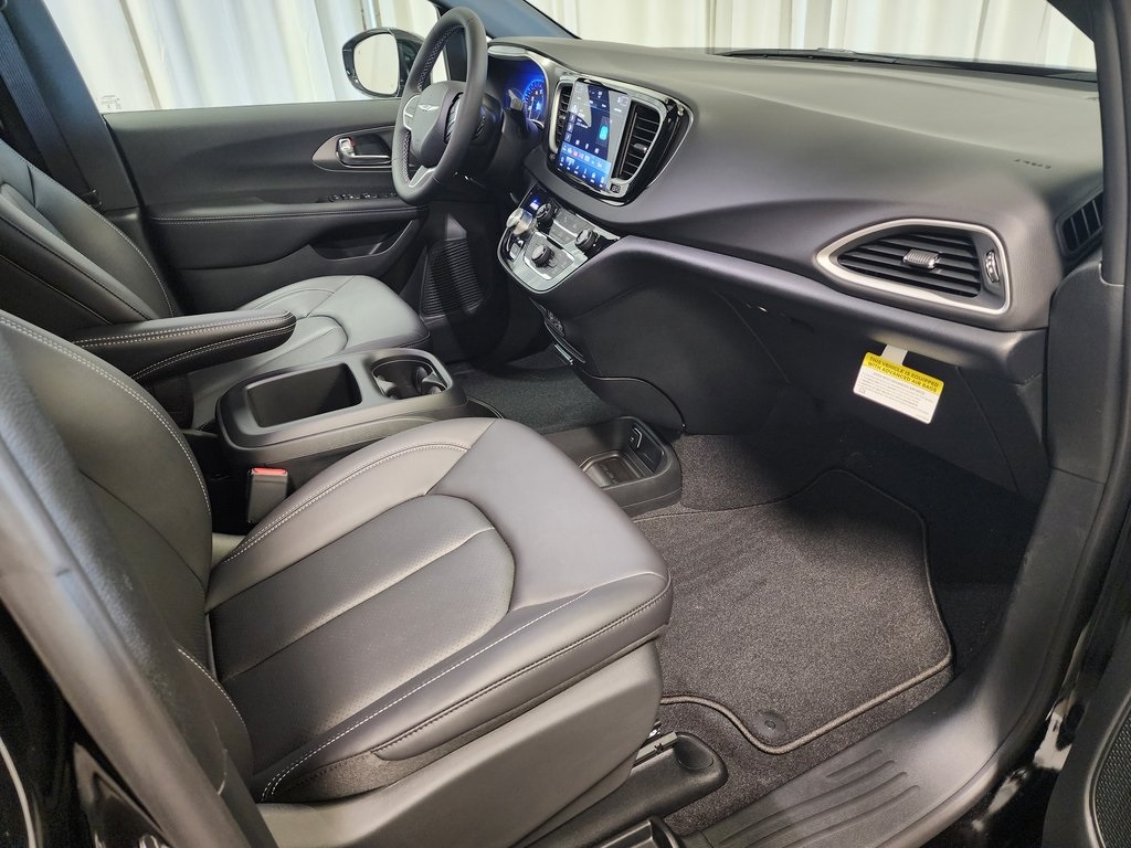 new 2025 Chrysler Voyager car, priced at $38,999