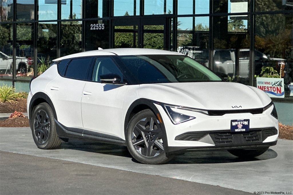 new 2025 Kia EV6 car, priced at $48,620