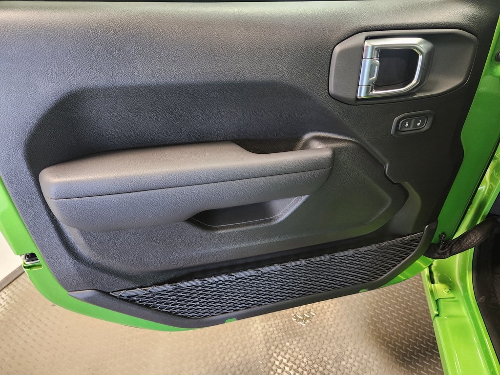 new 2025 Jeep Wrangler car, priced at $40,218