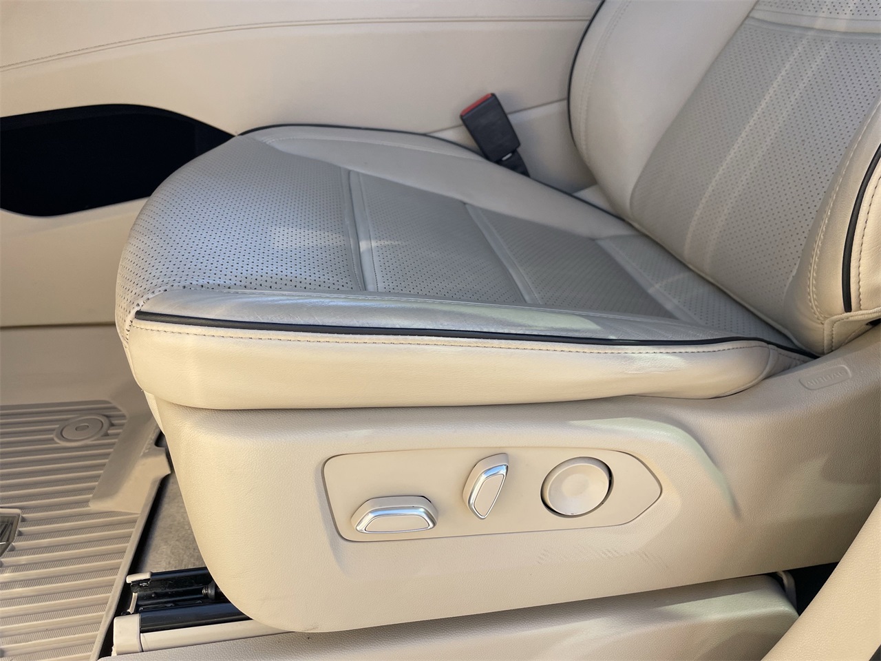 used 2022 Cadillac Escalade car, priced at $67,899