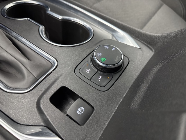 used 2022 Chevrolet Traverse car, priced at $28,988