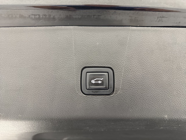 used 2022 Chevrolet Traverse car, priced at $28,988