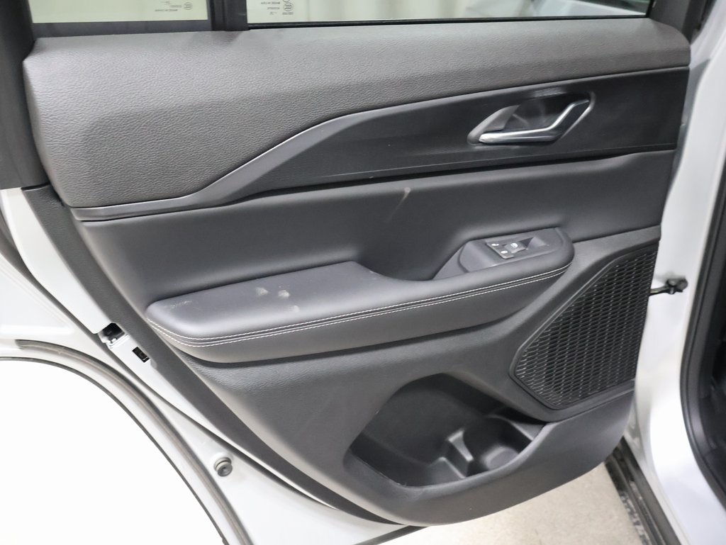 new 2025 Jeep Grand Cherokee car, priced at $40,965