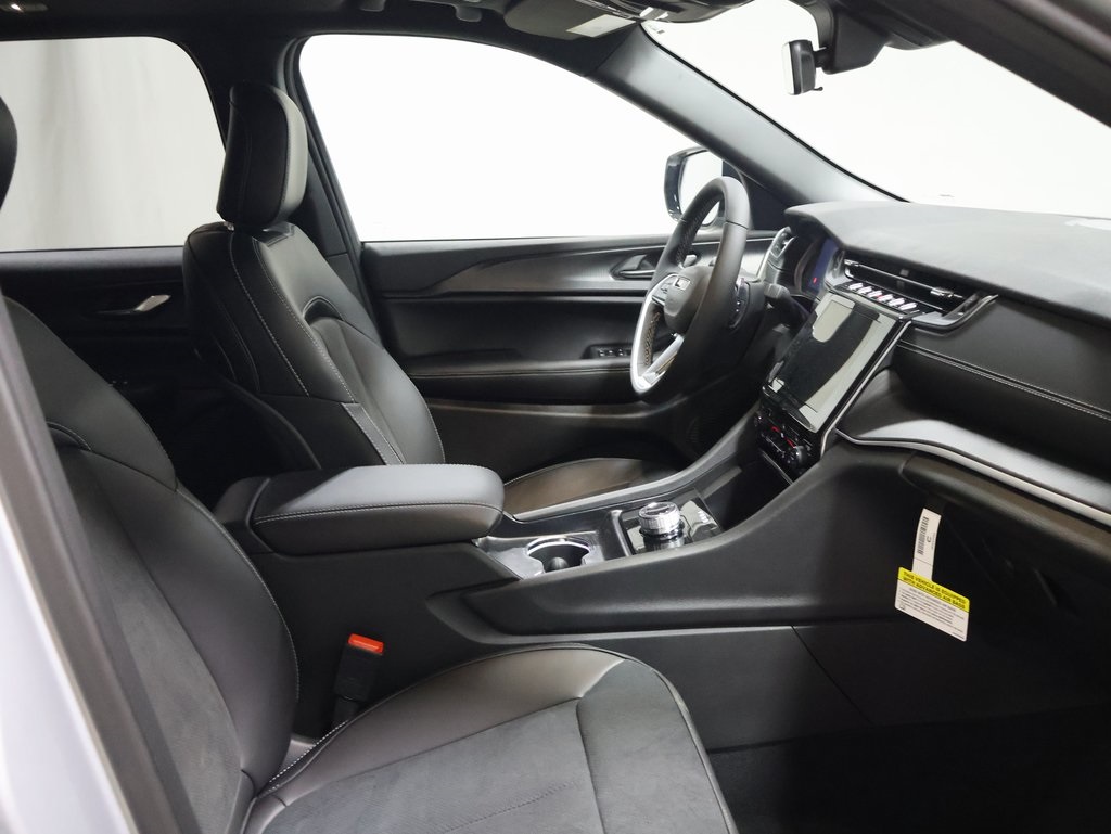 new 2025 Jeep Grand Cherokee car, priced at $40,965