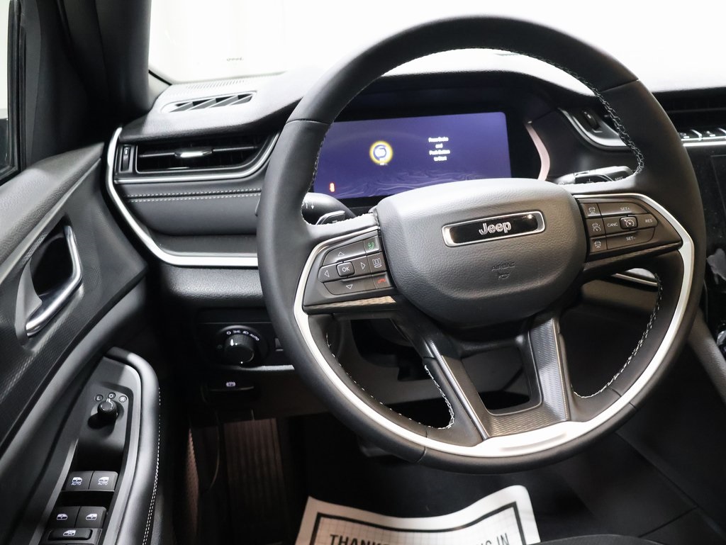 new 2025 Jeep Grand Cherokee car, priced at $40,965