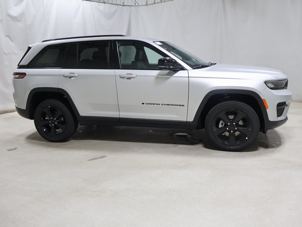 new 2025 Jeep Grand Cherokee car, priced at $40,965