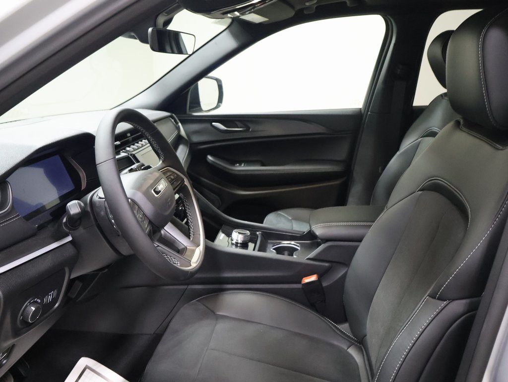new 2025 Jeep Grand Cherokee car, priced at $40,965