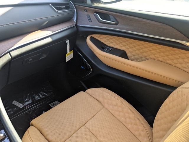 new 2025 Jeep Grand Cherokee car, priced at $55,560