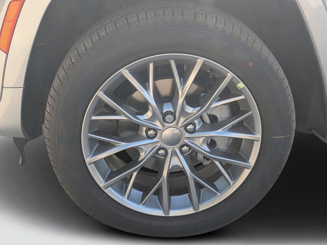 new 2025 Jeep Grand Cherokee car, priced at $55,560