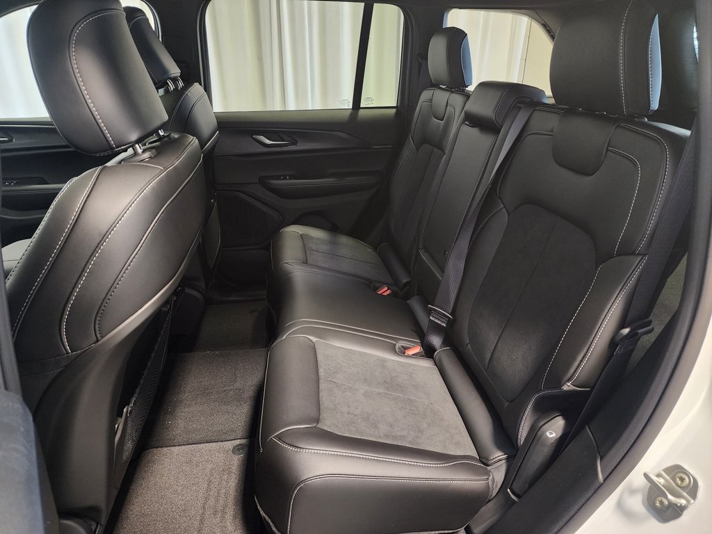 new 2025 Jeep Grand Cherokee car, priced at $41,999