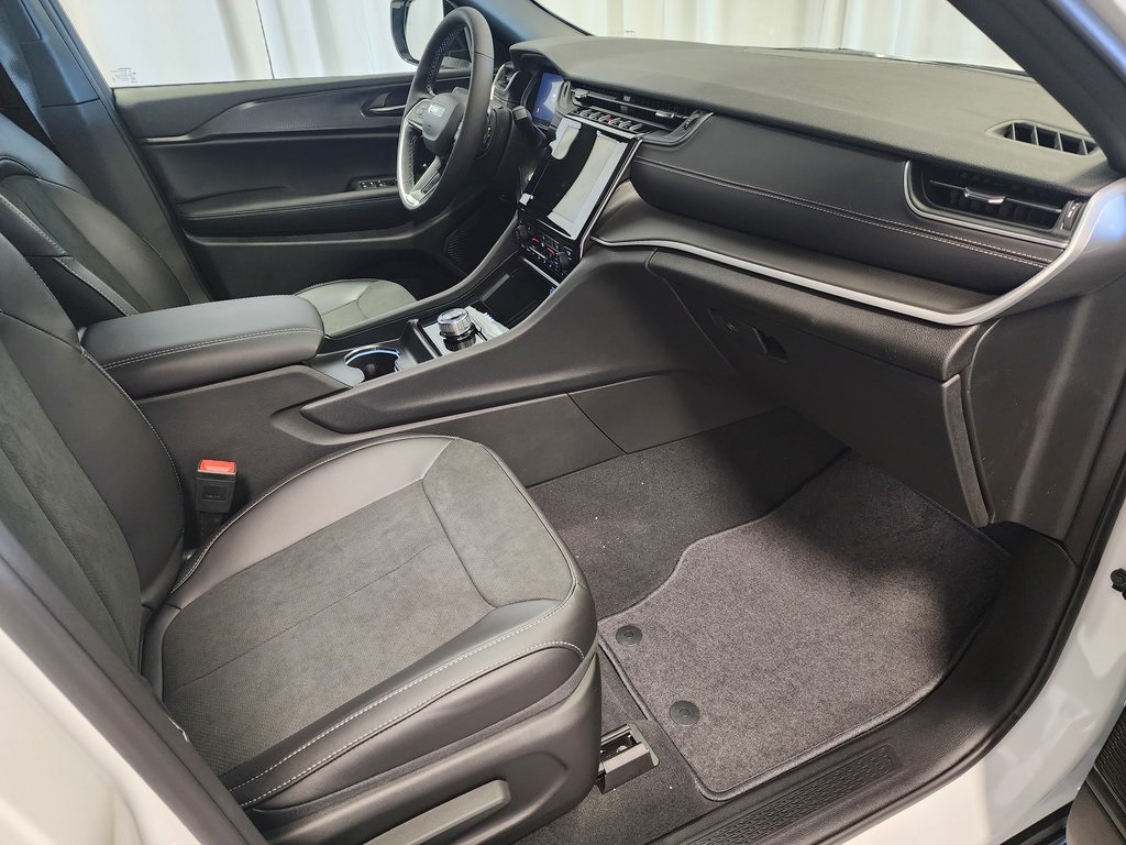new 2025 Jeep Grand Cherokee car, priced at $41,999