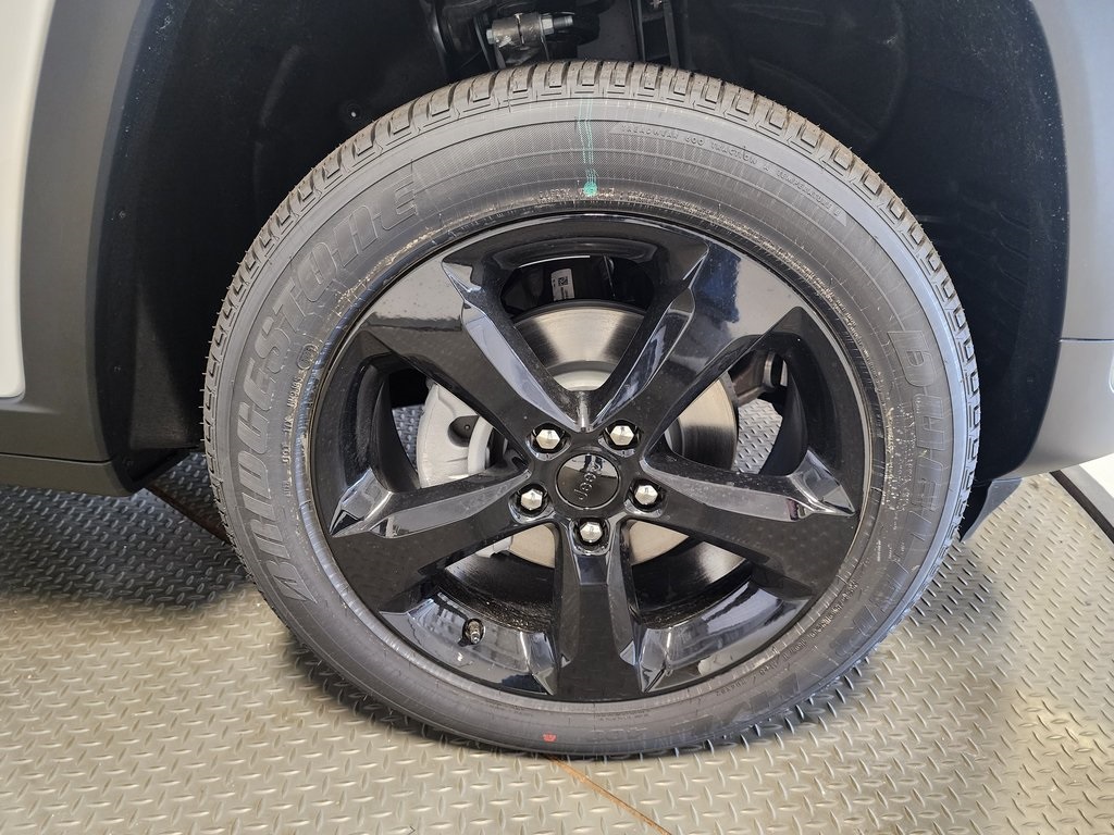 new 2025 Jeep Grand Cherokee car, priced at $41,999