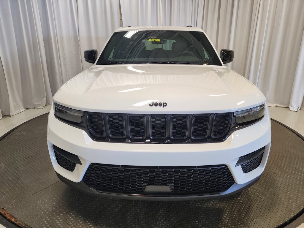 new 2025 Jeep Grand Cherokee car, priced at $41,999