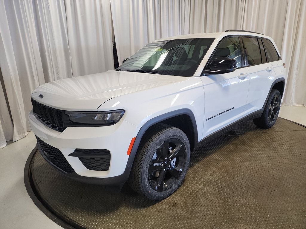 new 2025 Jeep Grand Cherokee car, priced at $41,999