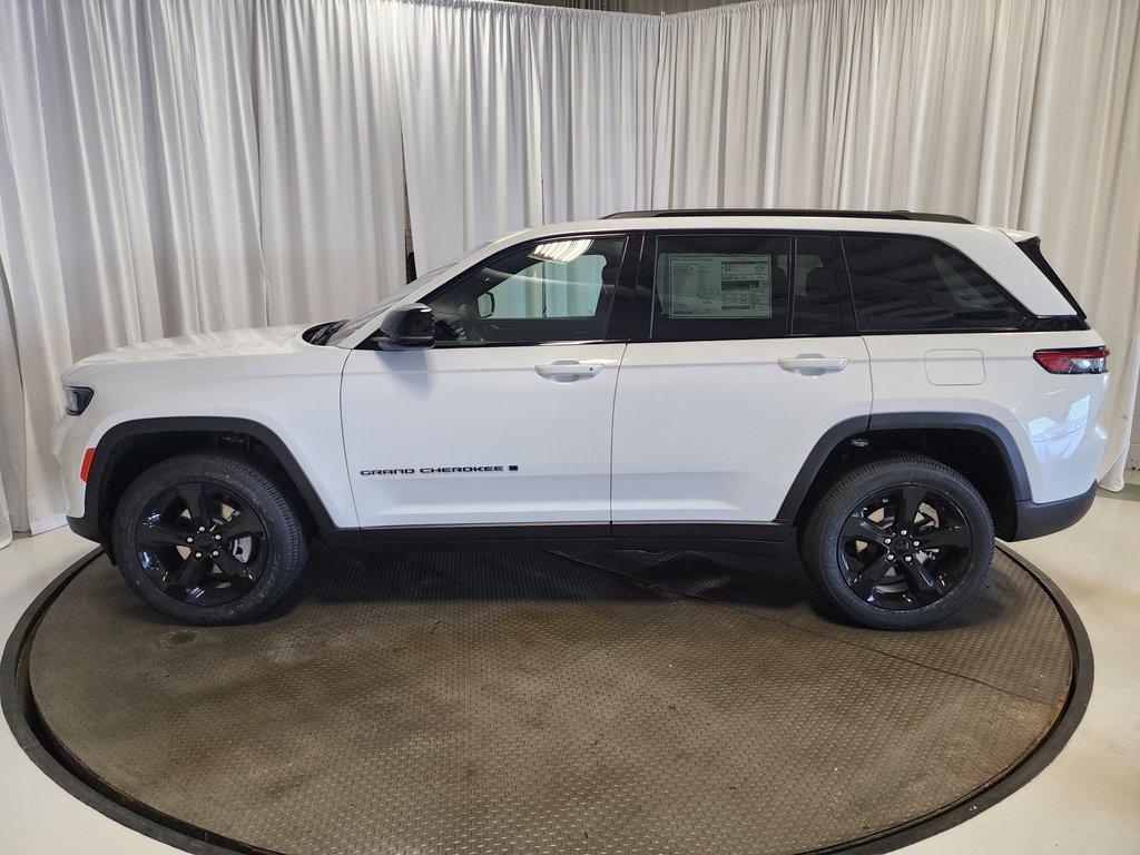 new 2025 Jeep Grand Cherokee car, priced at $41,999