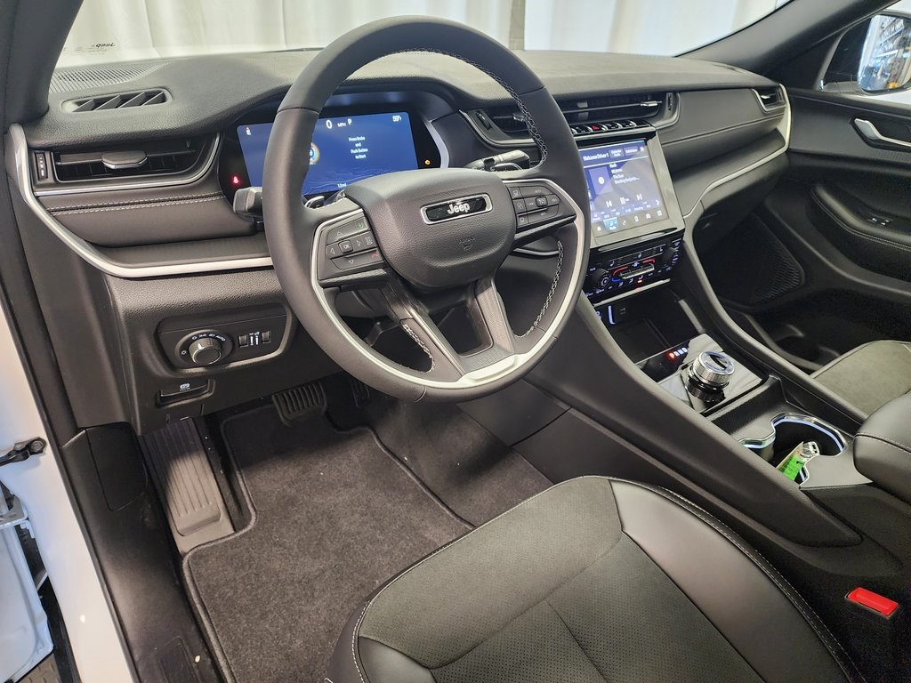new 2025 Jeep Grand Cherokee car, priced at $41,999