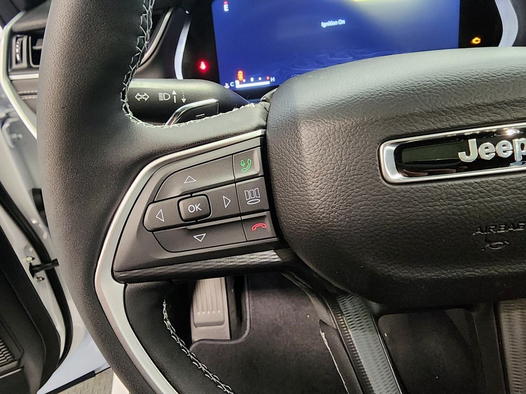 new 2025 Jeep Grand Cherokee car, priced at $41,999