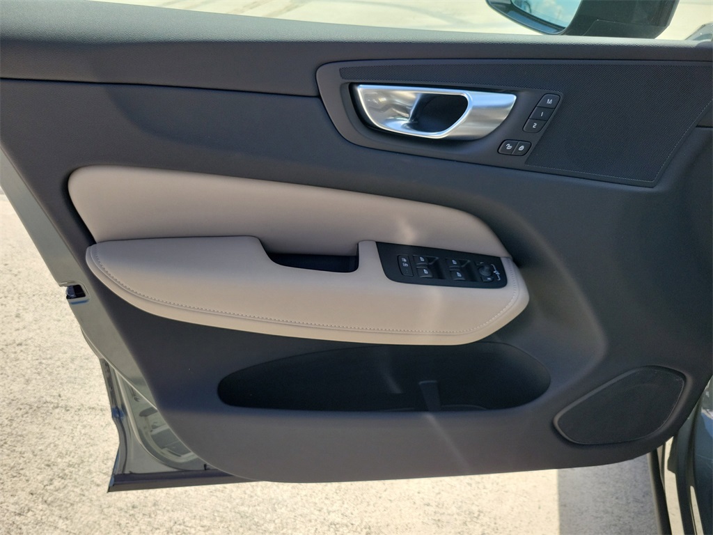 new 2026 Volvo XC60 Plug-In Hybrid car, priced at $68,975