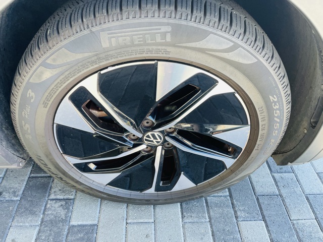 used 2021 Volkswagen ID.4 car, priced at $22,500