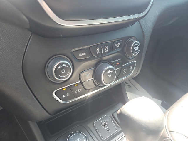 used 2019 Jeep Cherokee car, priced at $18,495
